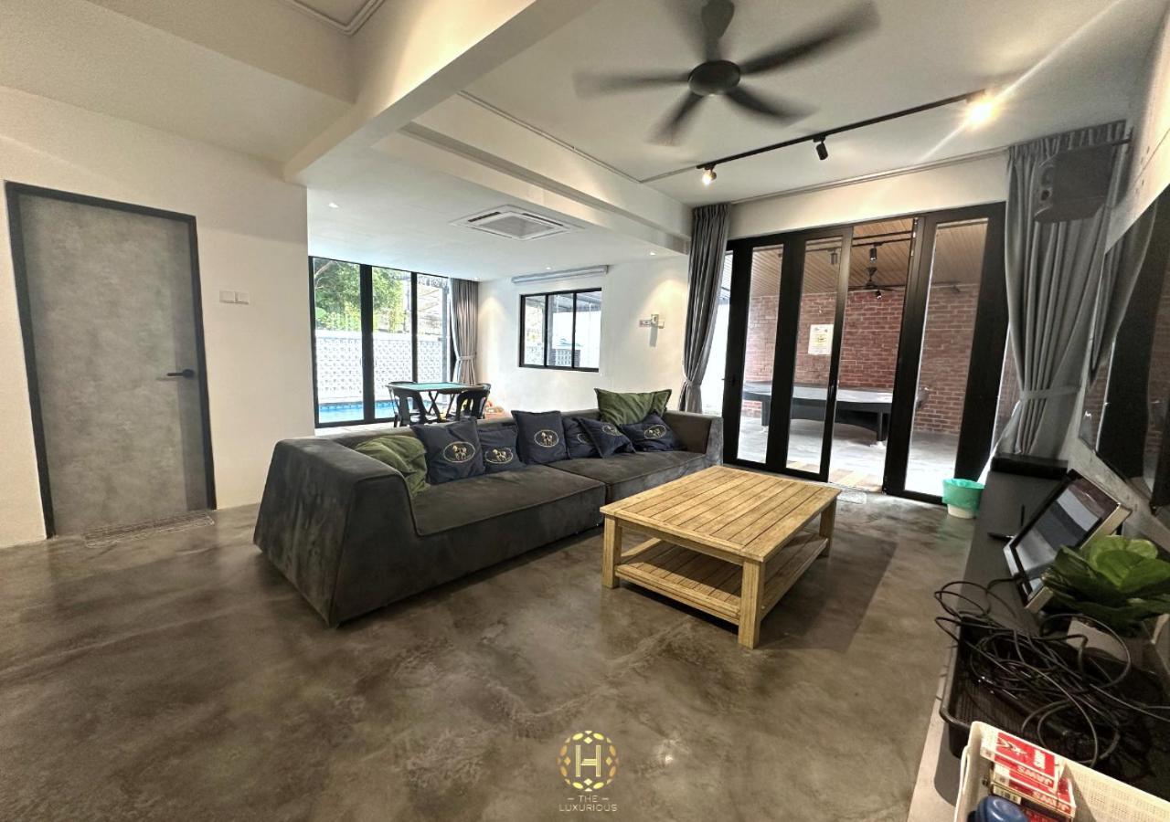 The Luxurious 27, Johor Bahru Villa Exterior photo